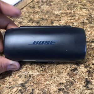 BOSE earbuds, like NEW! Used a few times.Excellent conditions. Price negotiable.